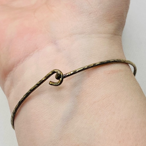 EUC Custom Made Twisted Wire Pearl Bracelet - Picture 5 of 14